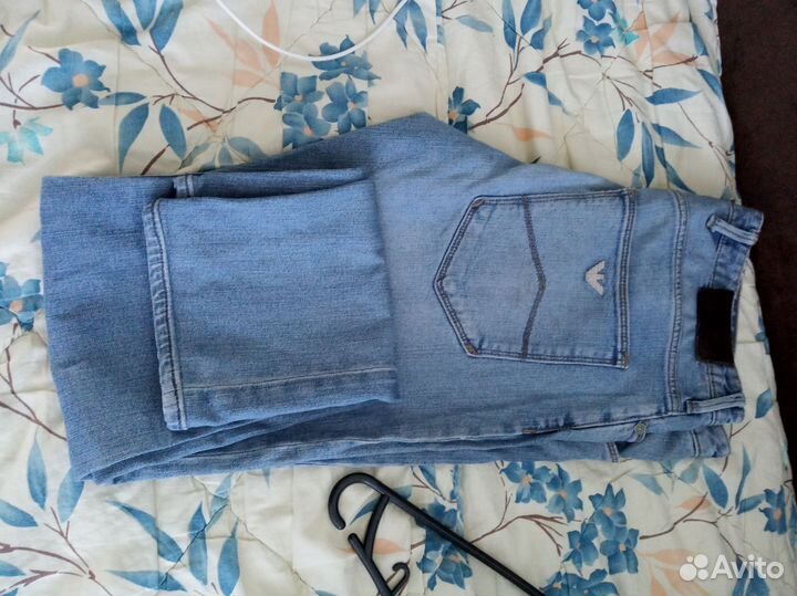 Джинсы Armani 46
