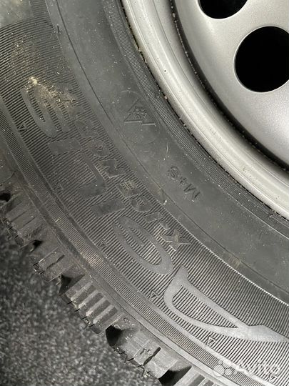 Nokian Tyres Hakkapeliitta 7 215/65 R16 R