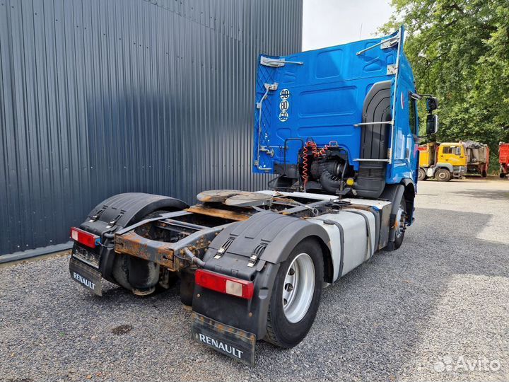 В разборке грузовик Renault,Premium II с 2007