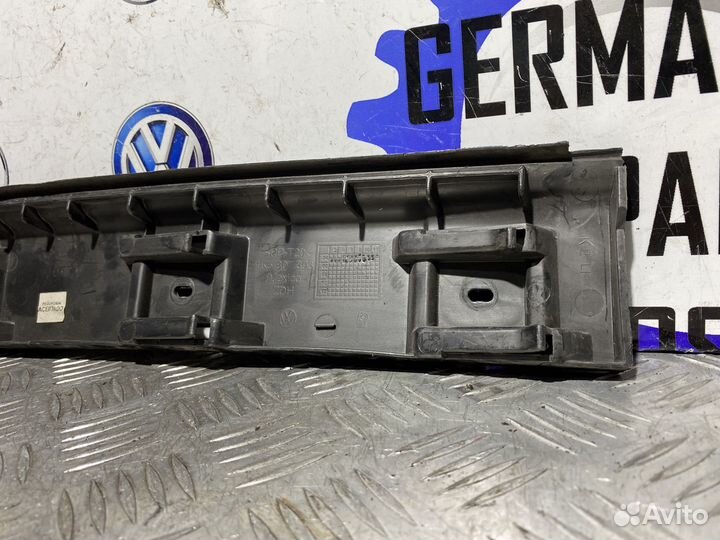 Направляющая заднего бампера левая VW Jetta 5