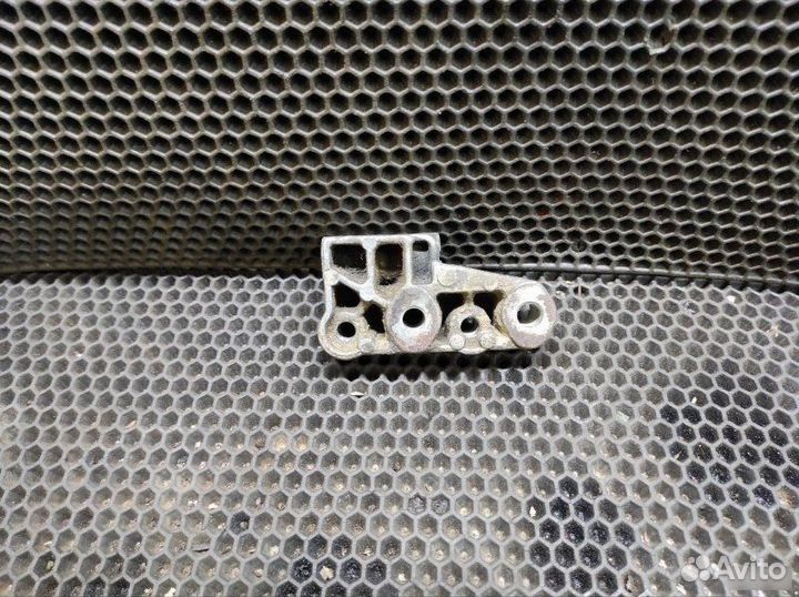 Кронштейн Opel Vectra B