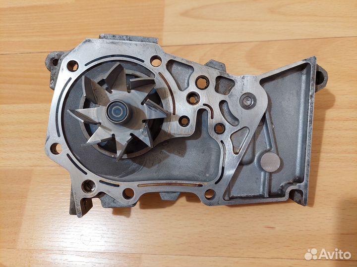 Водяной насос Renault (8200582675). Помпа