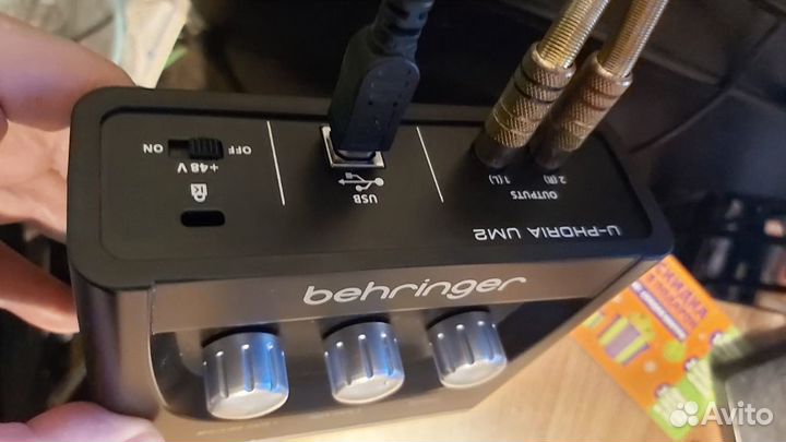 Внешняя звуковая карта behringer u-phoria um2