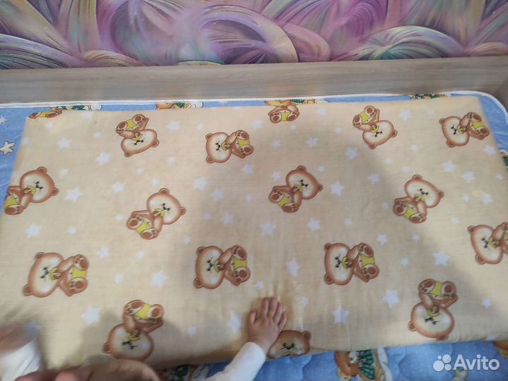 Детская кроватка с маятником