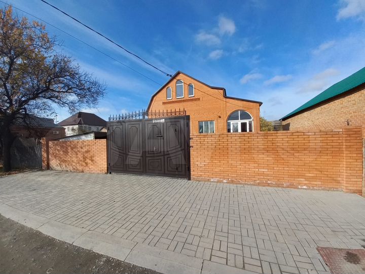 Дом 190 м² на участке 6 сот.