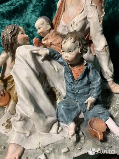 Статуэтка Бездомная с детьми