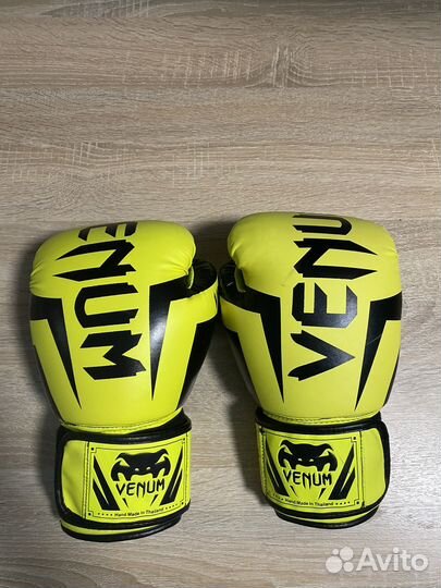 Боксерские перчатки 10 oz venum