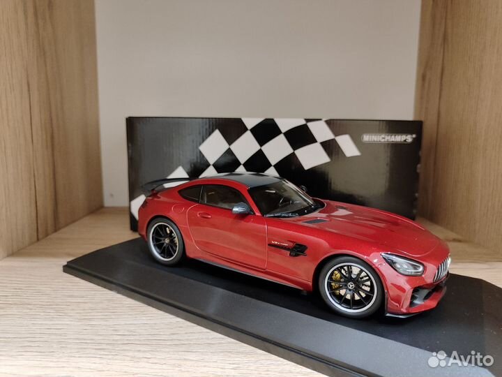 Mercedes-Benz AMG GT-R 2021 / Minichamps 1:18