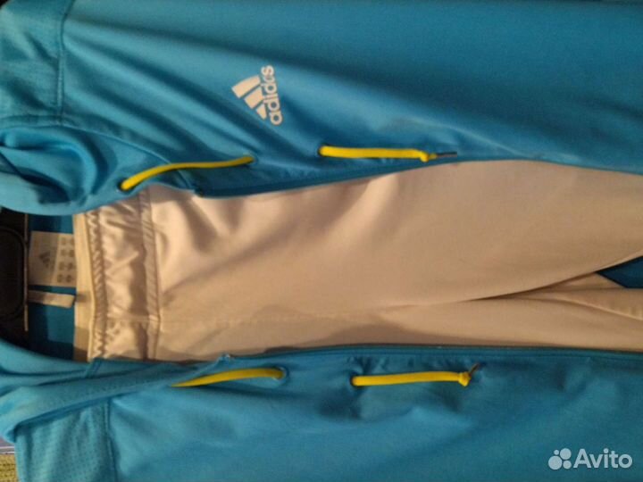 Женский спортивный костюм фирмы Адидас, оригинал
