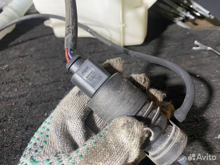 Моторчик 14 т.км стеклоочистителя Lancer 10