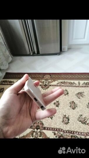 iPhone SE, 32 ГБ