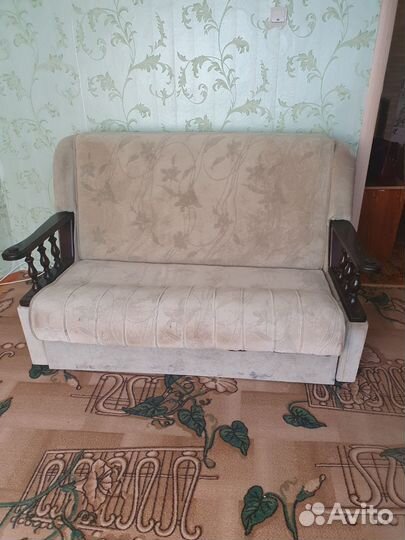 Сервант. Диван