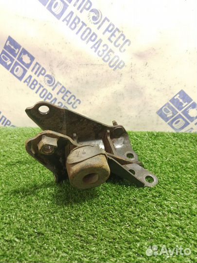 Кронштейн опоры двигателя задний Toyota Avensis