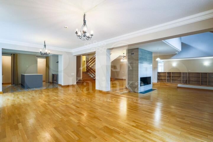 Дом 630 м² на участке 22 сот.