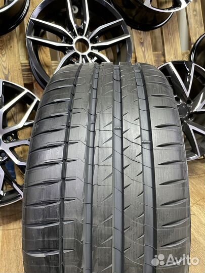 Michelin Pilot Sport 4 S 325/30 R19 105Y