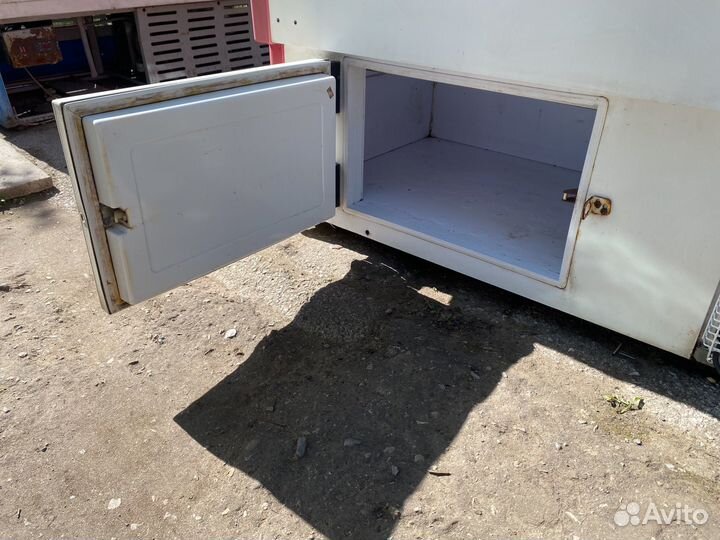 Холодильная витрина для мороженного