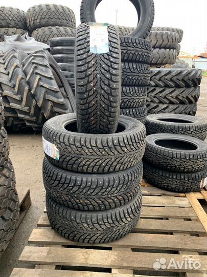 Nokian Tyres Hakkapeliitta 9 215/60 R16