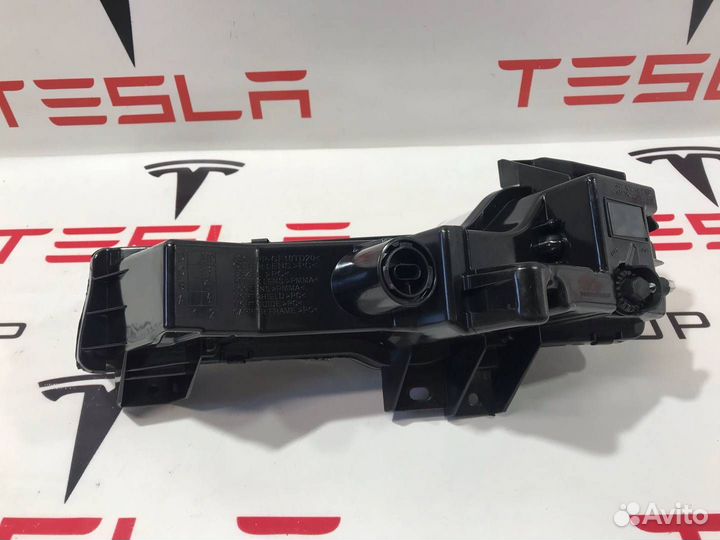 Фара противотуманная правая Tesla Model 3 2020