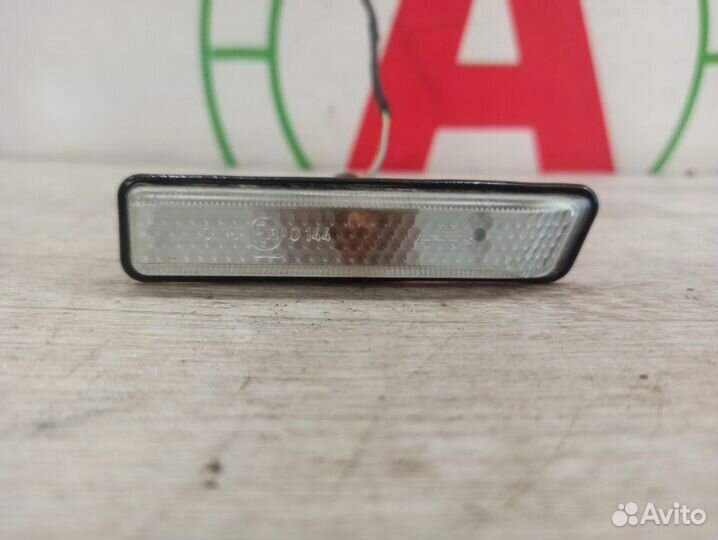 Повторитель в крыло передний правый Bmw X5 E53 SVA