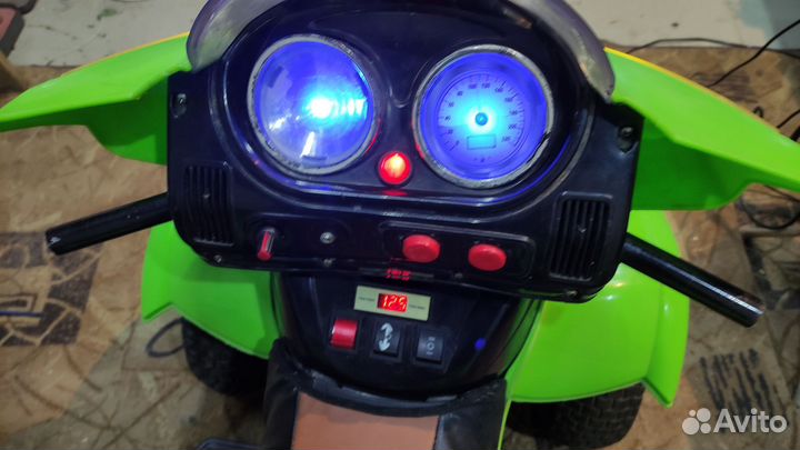 Детский электро квадроцикл с аб и зу. Б/У