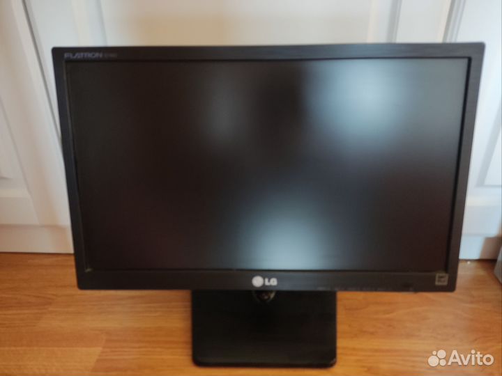Монитор LG flatron E1942