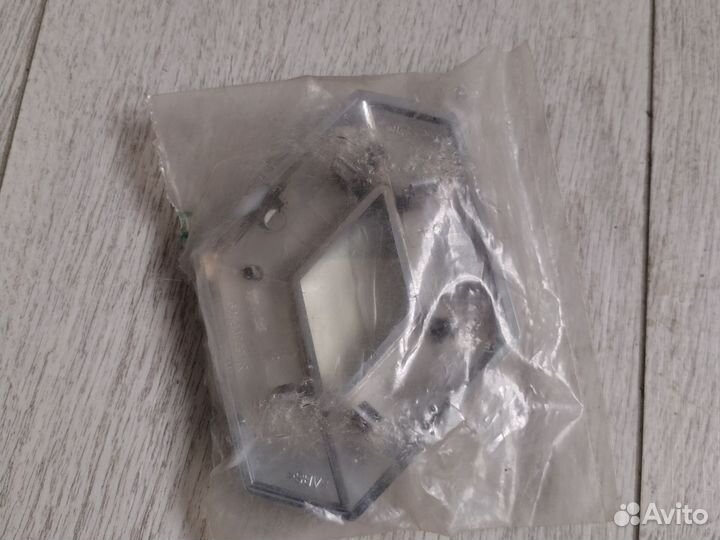 Эмблема решетки радиатора 