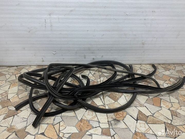 Уплотнительная резинка боковой двери Kia Ceed Ed