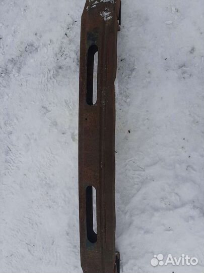 Усилитель переднего бампера Chrysler Voyager 1996г