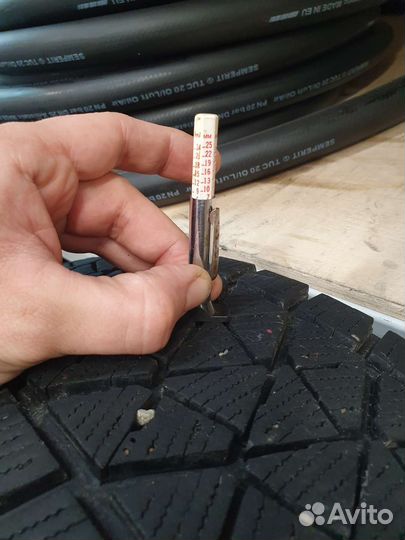 Bridgestone Blizzak DM-V2 215/60 R17 96S