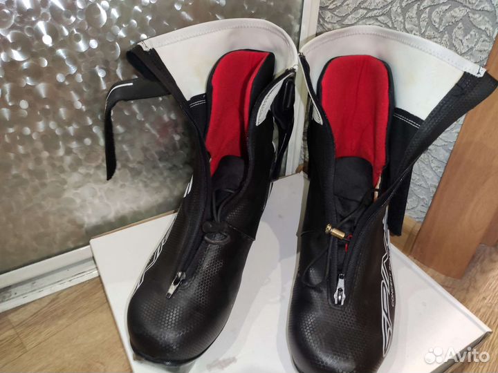 Лыжные ботинки 44 размер nnn