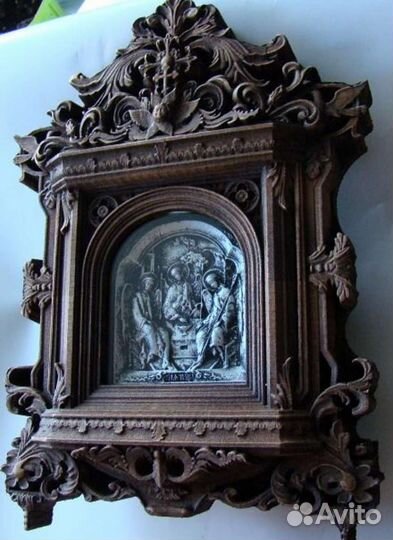 Икона в киоте