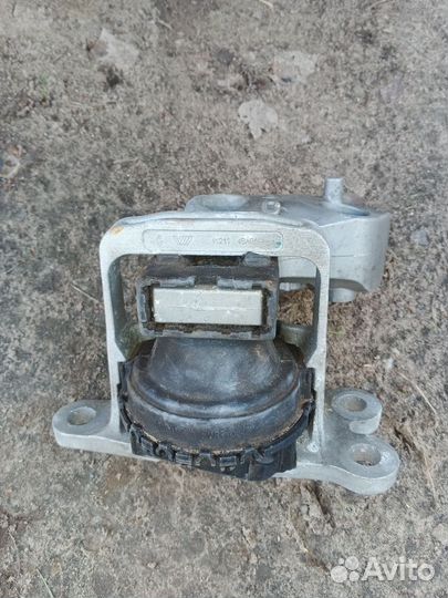 Опора двигателя правая Nissan Qashkai J11 R9M