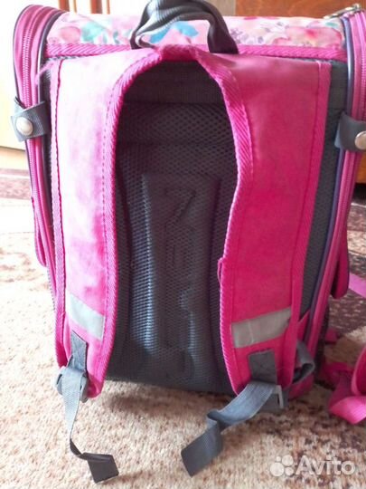 Рюкзаки школьные