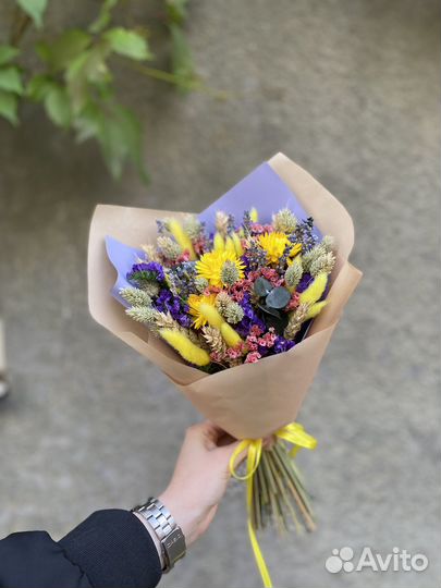 Яркий букет цветы сухоцветы