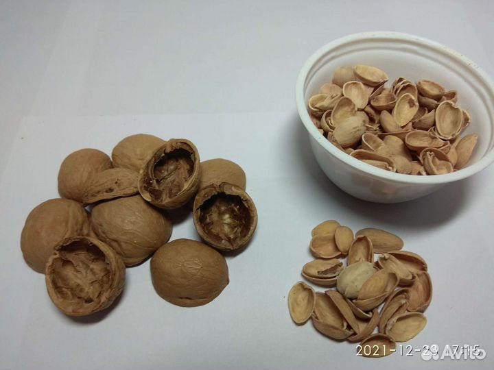 Шишки, каштаны, косточки, семена