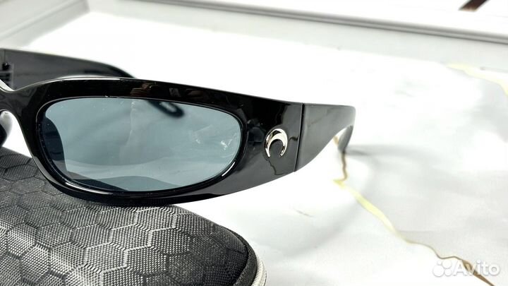 Солнцезащитные очки с месяцем