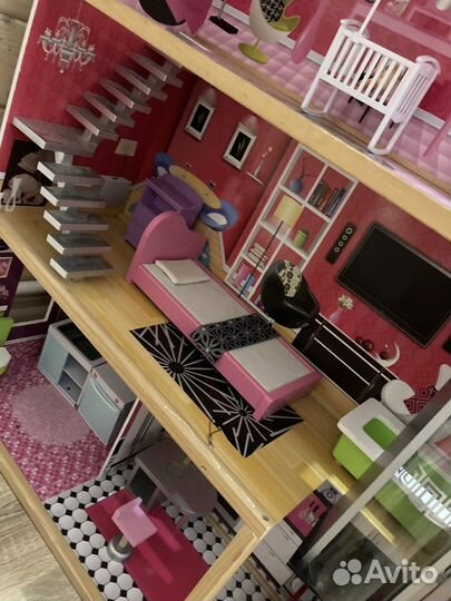 Кукольный домик с мебелью