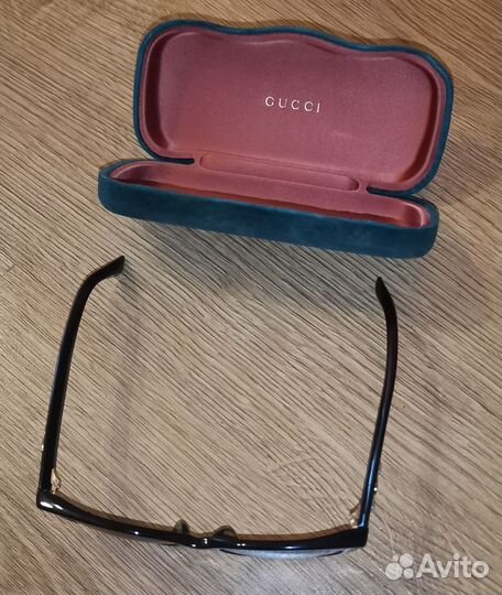 Солнцезащитные очки Gucci