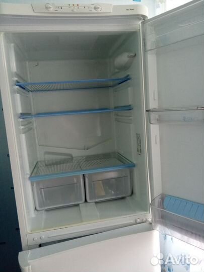 Холодильник indesit