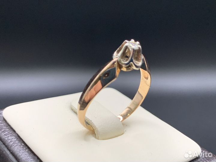 Золотое кольцо с бриллиантом 0,09 Ct