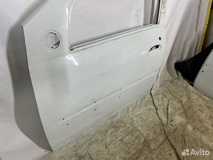 LADA largus дверь передняя