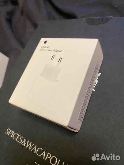 Зарядное на iPhone и оригинальный кабель