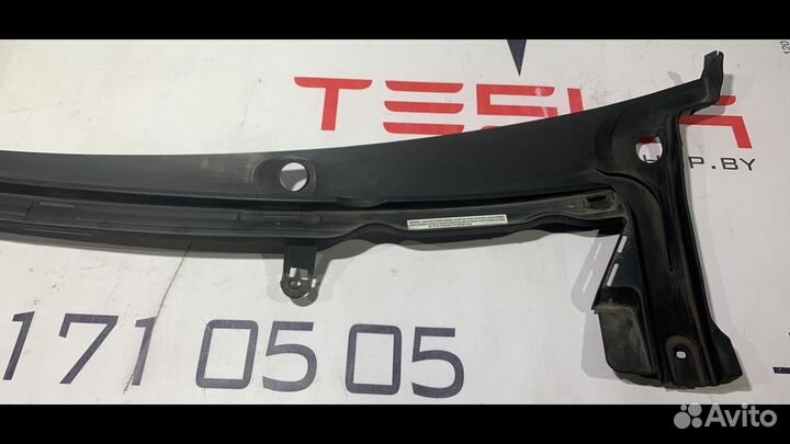 Подкапотная накладка стеклоочистителей Tesla