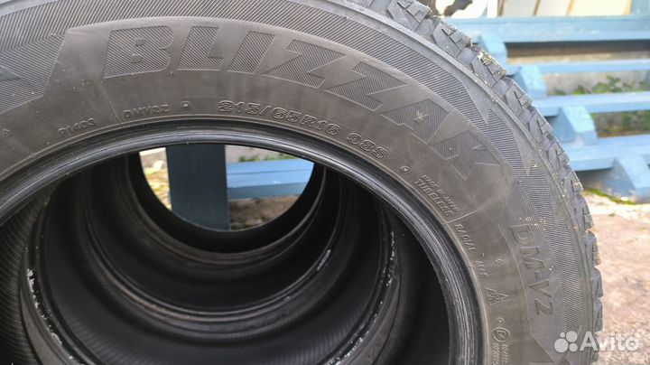 Bridgestone Blizzak DM-V2 215/65 R16 98S