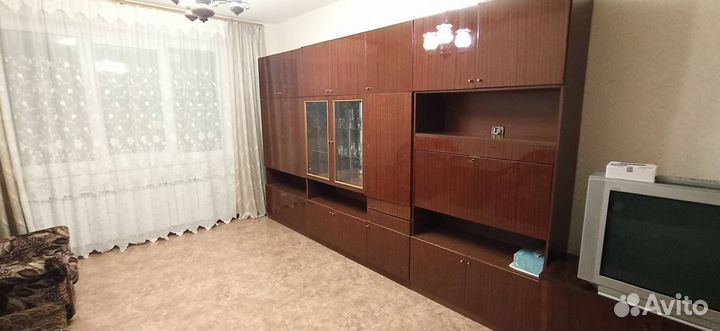 Стенка лакированная, тяжёлая