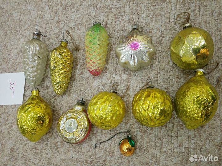 Огромные игрушки на городскую елку