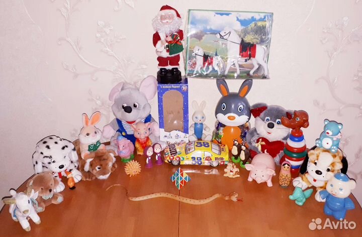 Детские мягкие игрушки-дед мороз,зайцы,лошадки