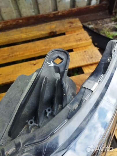 Фара левая Mitsubishi Outlander 2018