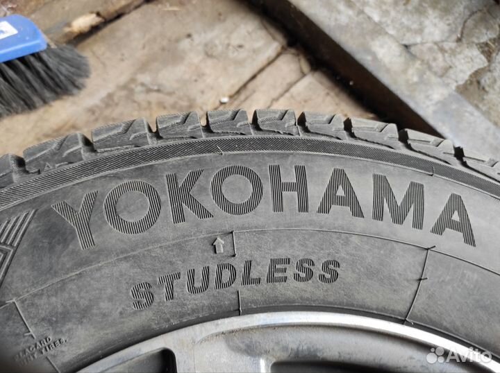 Yokohama Ice Guard SUV G075 215/70 R16