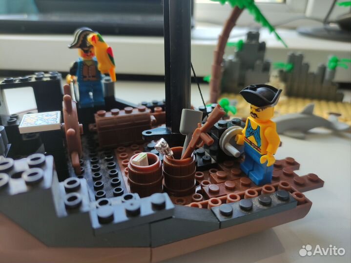 Lego конструктор пиратский корабль